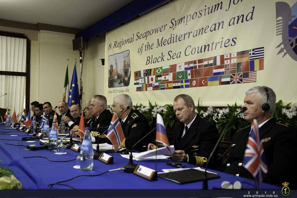 El almirante general Manuel Rebollo moderó la segunda sesión el Seapower Symposium